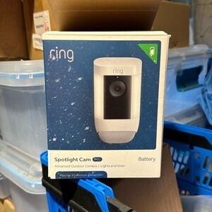 Ring spotlight Pro battery camera opened, but never used. Security cam